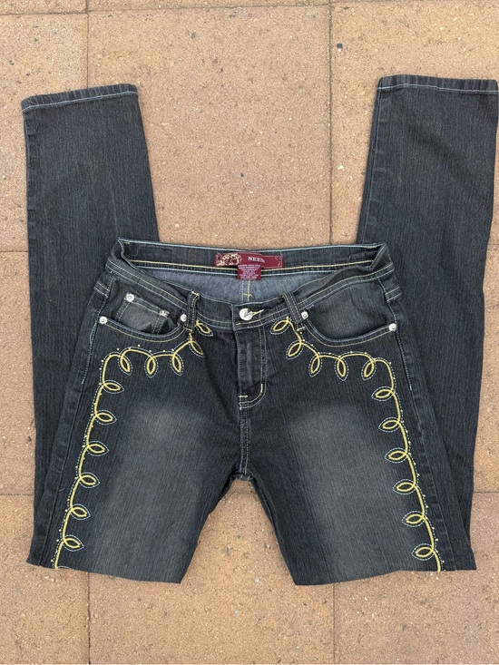 neeso Denim - Vintage Embroidered Skinny Jeans in Dark Black